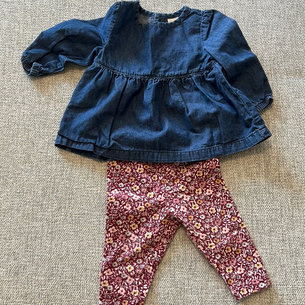 Carter’s Just One You brand outfit. Size 6 months